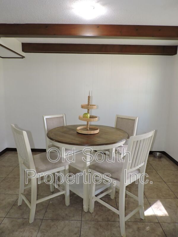 Easy access to bases & shopping! property image