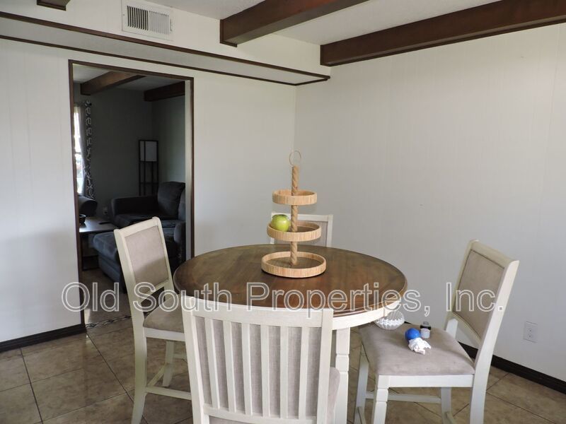 Easy access to bases & shopping! property image