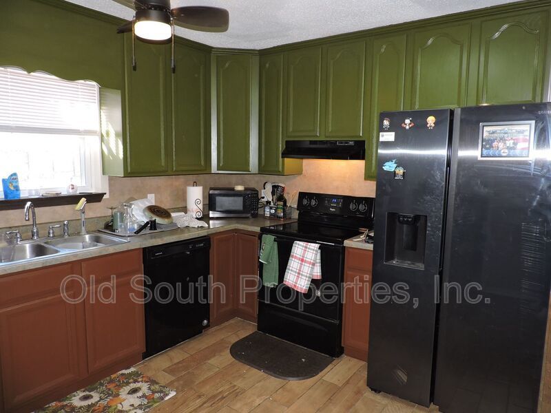 Easy access to bases & shopping! property image