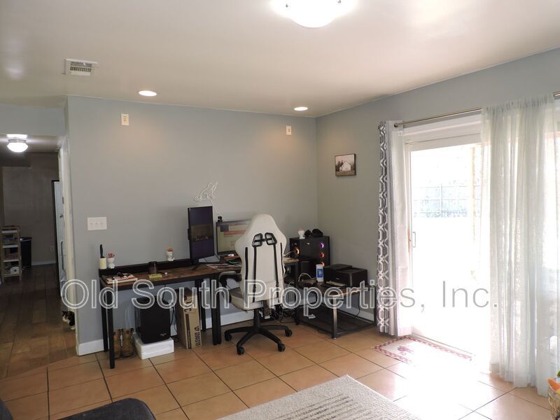 Easy access to bases & shopping! property image