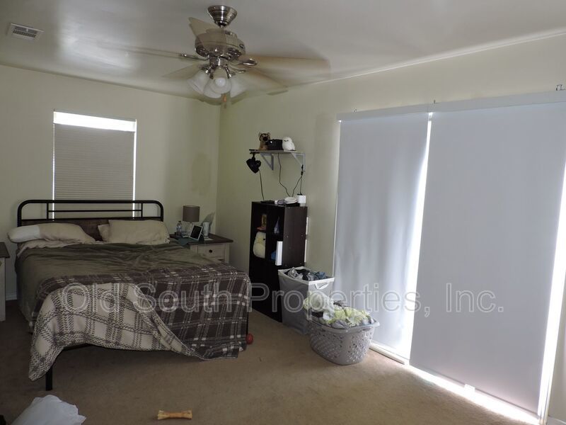 Easy access to bases & shopping! property image