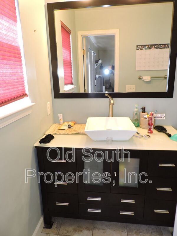 Easy access to bases & shopping! property image