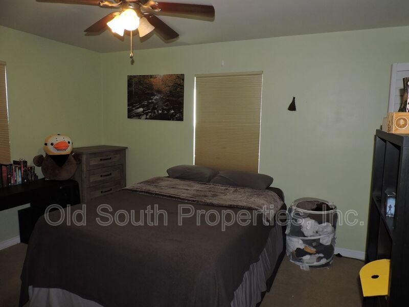 Easy access to bases & shopping! property image