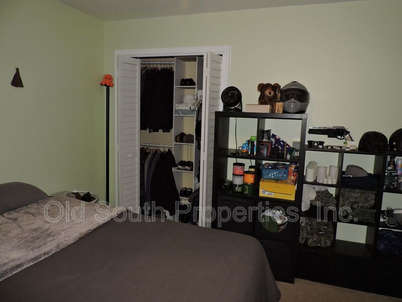 Easy access to bases & shopping! property image