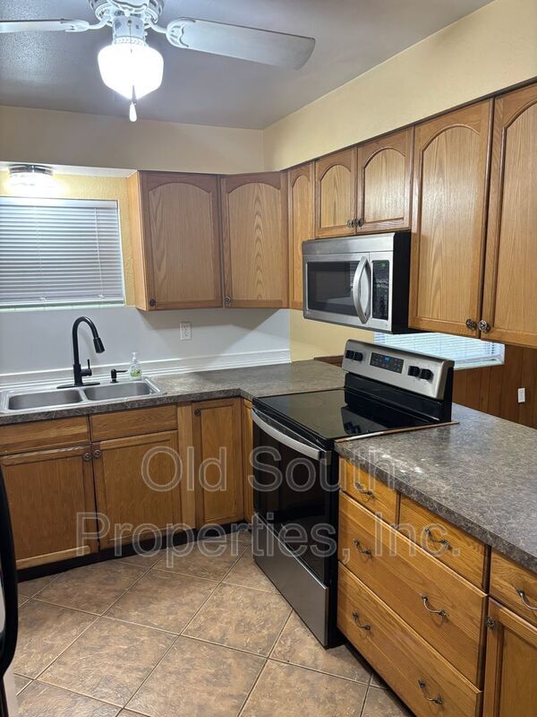 425 Rentz Ave property image