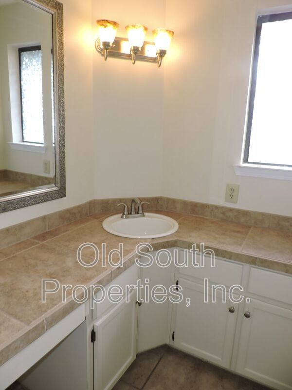 Convenient Northeast location! property image