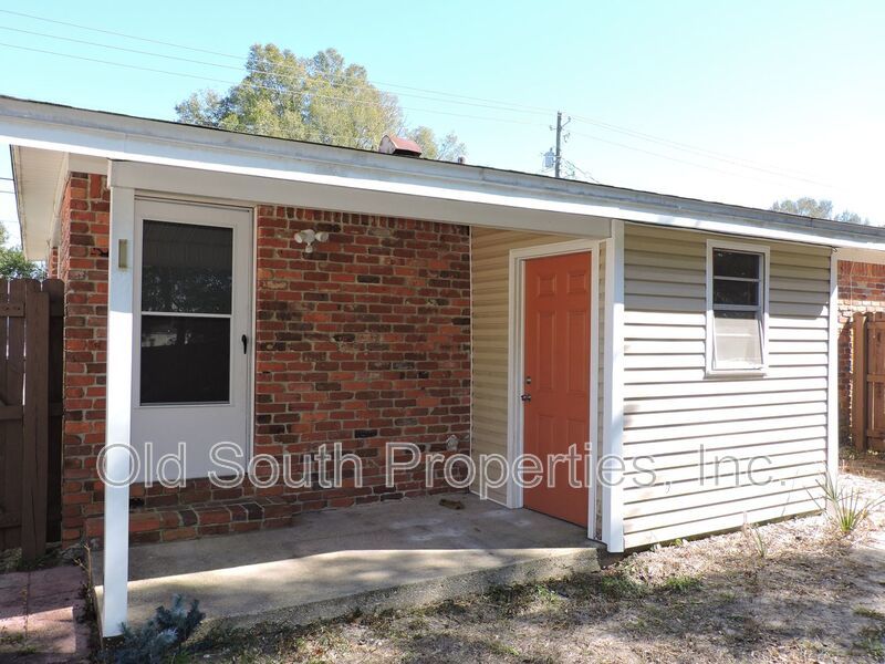 Convenient to bases & shopping! property image