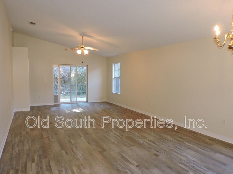 Easy access to bases & shopping! property image