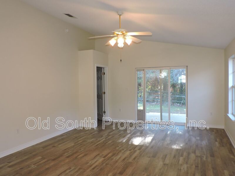 Easy access to bases & shopping! property image