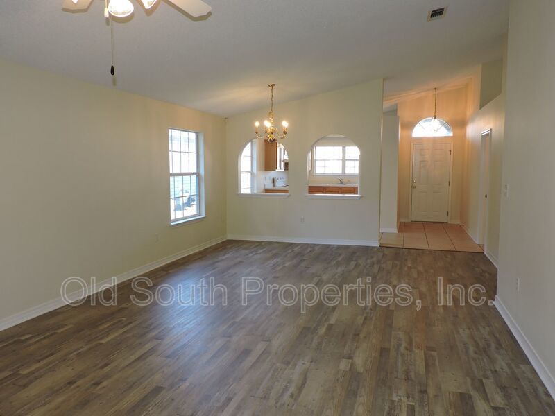 Easy access to bases & shopping! property image