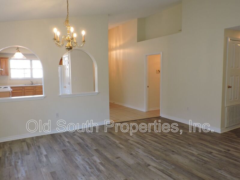 Easy access to bases & shopping! property image