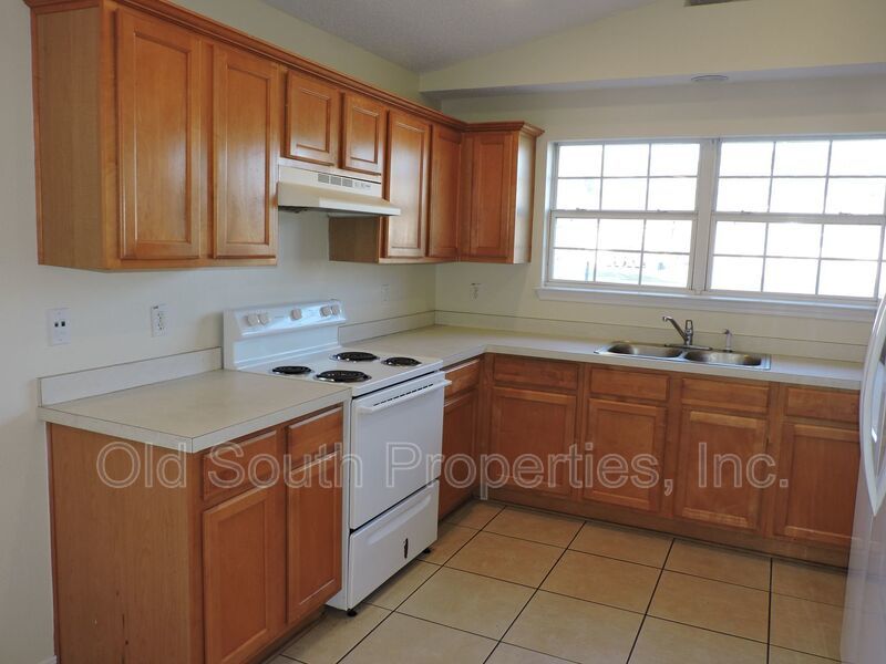 Easy access to bases & shopping! property image