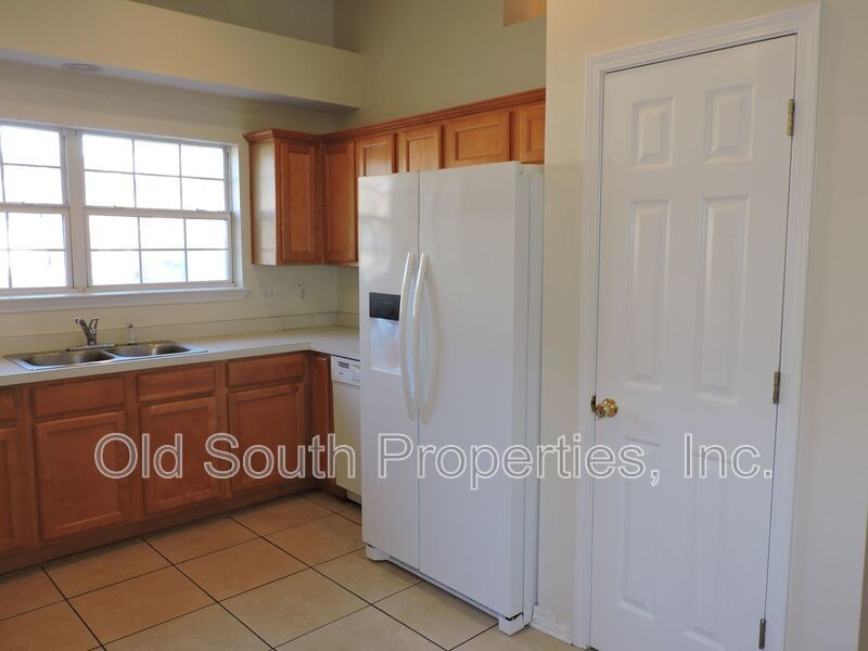 Easy access to bases & shopping! property image