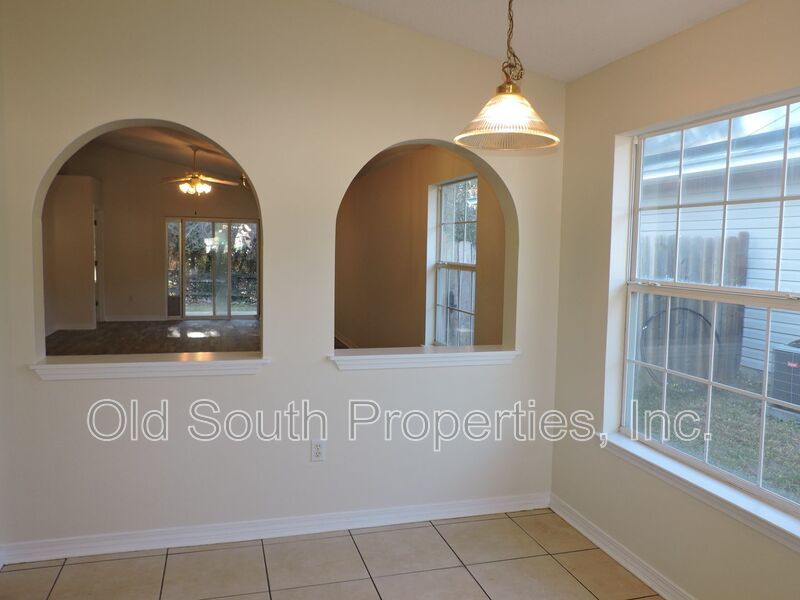 Easy access to bases & shopping! property image