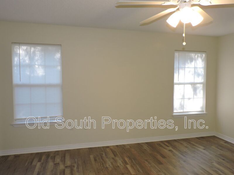 Easy access to bases & shopping! property image