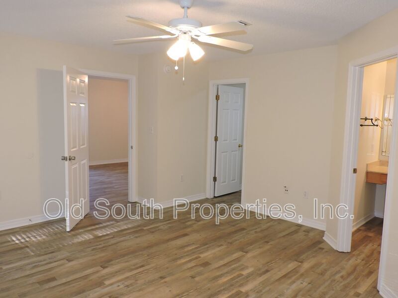 Easy access to bases & shopping! property image
