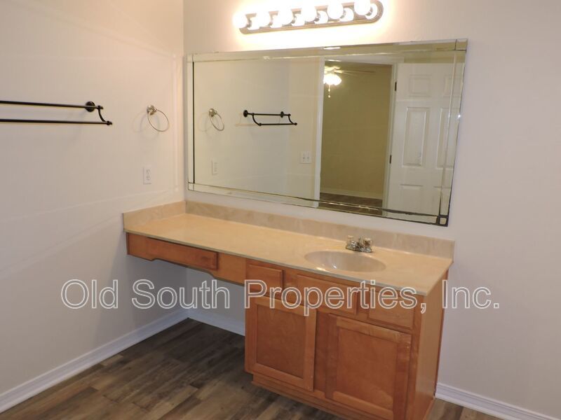 Easy access to bases & shopping! property image