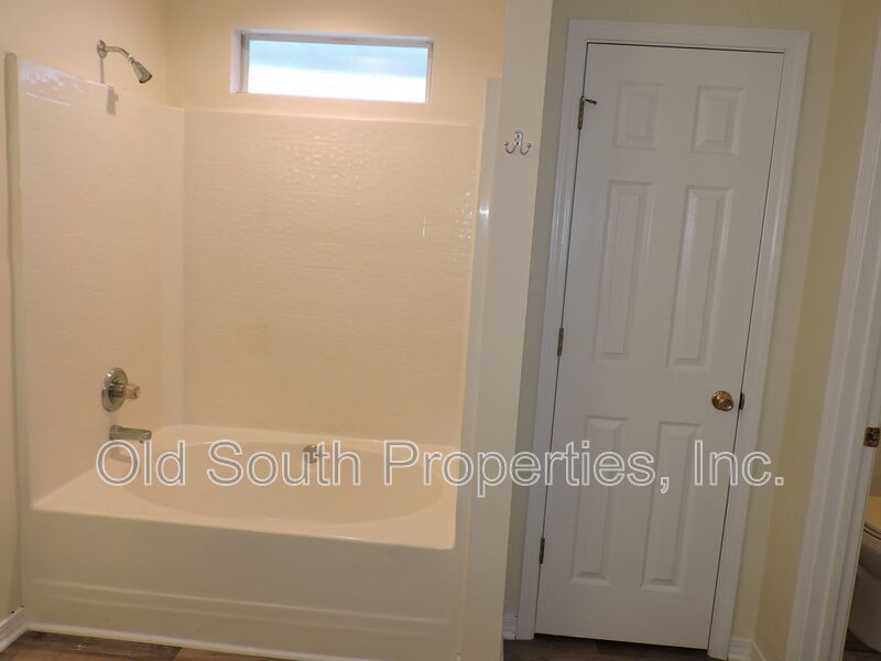 Easy access to bases & shopping! property image
