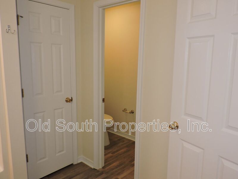 Easy access to bases & shopping! property image