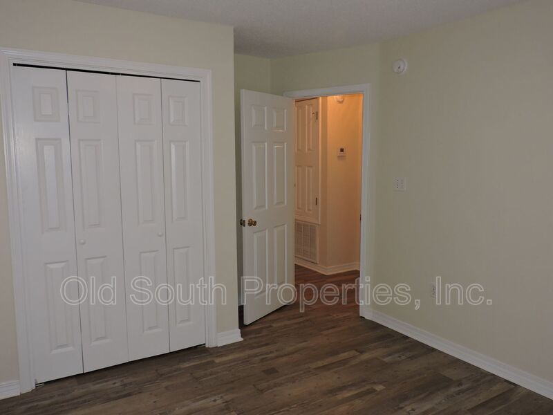 Easy access to bases & shopping! property image