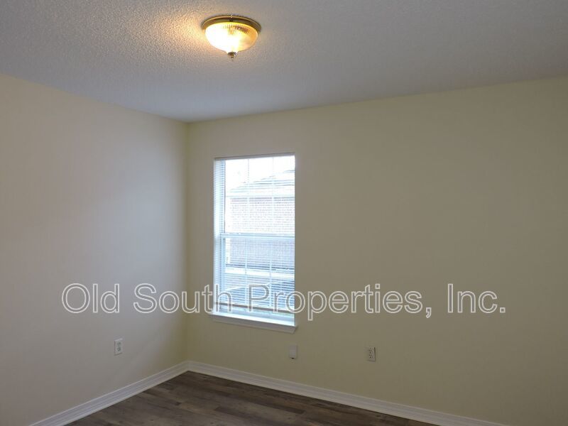 Easy access to bases & shopping! property image